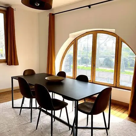 En Bord De Seine شقة